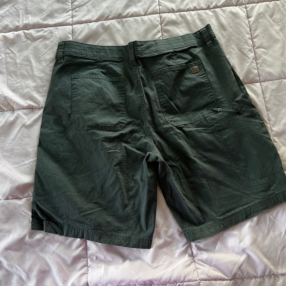 Weatherproof Charcoal Men’s Casual Shorts with Patterned Lining